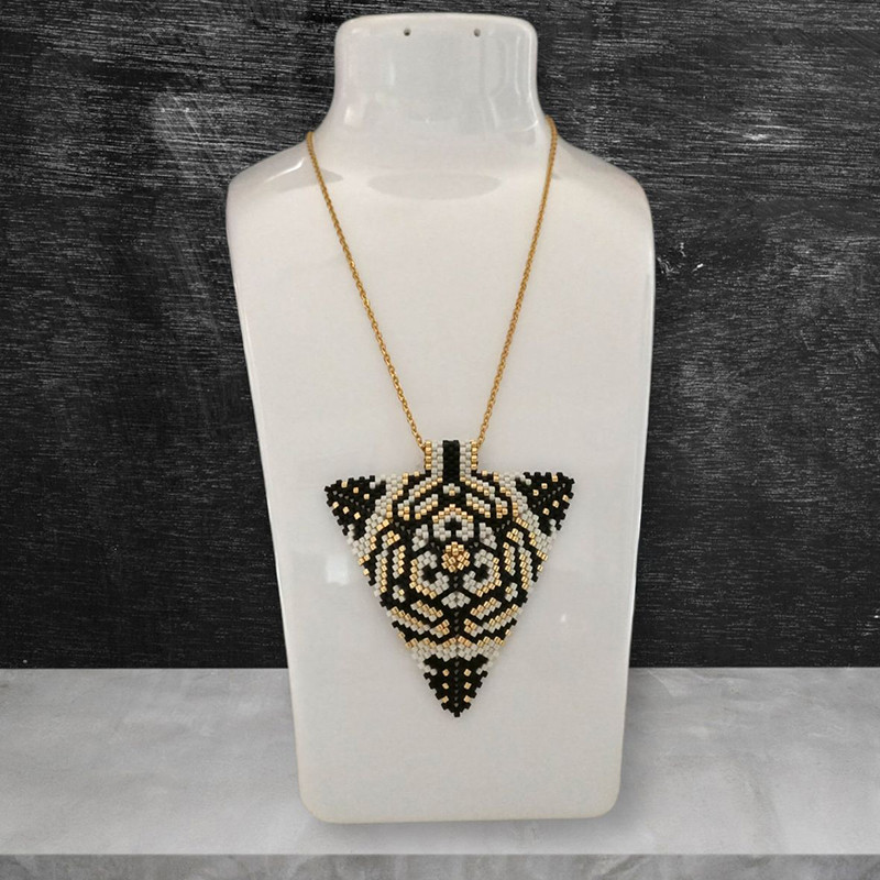 Necklace and triangular pendant - Chakwa