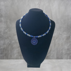 Collier circulaire avec...