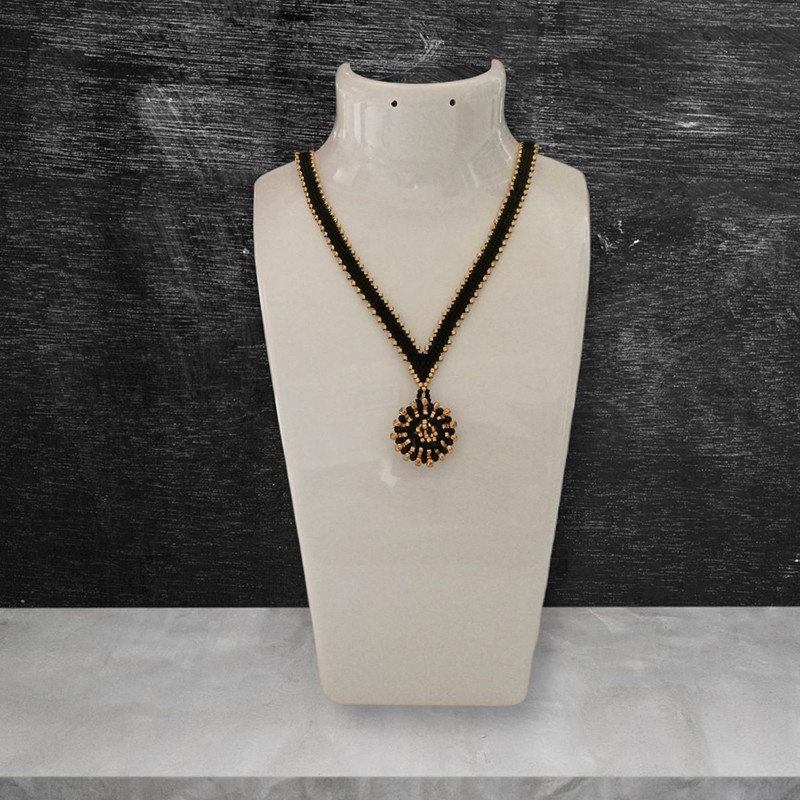 Necklace with round pendant - Solena