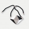 Parure argent, noir et blanc.