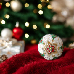 Kerstbal met boom motief in Miyuki Delica kralen