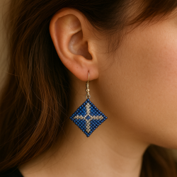Boucles d'oreilles Amaris bleu et argenté - porté