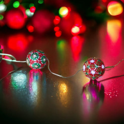 Guirlande de Noël Rouge et Verte Faite Main avec Perles Miyuki Délicas et Lumières LED