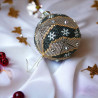 Boule de Noël pour un Hiver Élégant en Noir, Blanc, Doré et Argenté