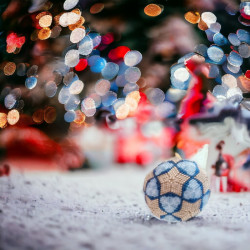 Boule de Noël artisanale en perles Miyuki Delica