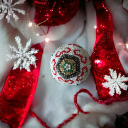 Boule de Noël Rouge avec Motif Chaussette en Perles Miyuki Delicas