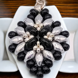 Boucles d'oreilles en losange en perles Superduo | Mamzelle Creations