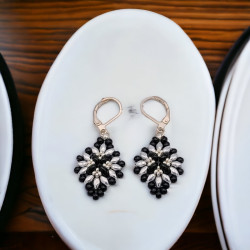 Boucles d'oreilles en losange en perles Superduo | Mamzelle Creations