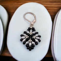 Boucles d'oreilles en losange en perles Superduo | Mamzelle Creations