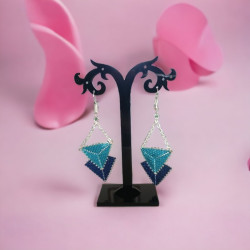 Boucles d’oreilles double triangle Tahila en perles Miyuki Delica | Mamzelle Creations