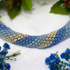 Bracelet fait à la main en perles de rocailles et monté sur un bracelet d'esclave en laiton argenté