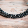 Handgemaakte armband van rocaille kralen en Miyuki Delica op zilverkleurige slavenarmband van messing