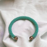 Bracelet fait main en perles de rocailles et Miyuki Delica sur bracelet d'esclave en laiton doré