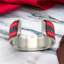 Brede handgemaakte en verstelbare armband van verzinkt messing met peyote-weefsel van Miyuki Delica-kralen