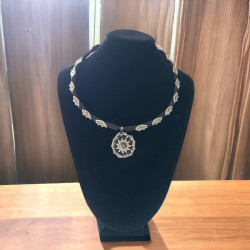 Collier circulaire Loubisana en perles Miyuki Delica et Swarovski