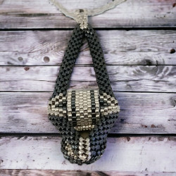 Ketting met Miyuki Delica hanger en Swarovski cabochon - Mamzelle Créations