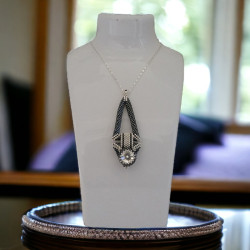 Collier avec pendentif en Miyuki Delica et cabochon Swarovski - Mamzelle Créations