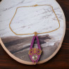 Collier en nickel doré avec pendentif en tissage peyote Miyuki Delica et cabochon Swarovski