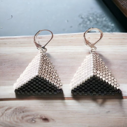 Parure tissée en forme de triangle avec perles Miyuki Delica argent, noir et blanc