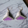 Parure tissée en forme de triangle avec perles Miyuki Delica mauve, noir et blanc