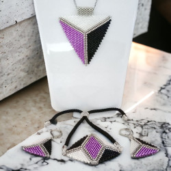Parure tissée en forme de triangle avec perles Miyuki Delica mauve, noir et blanc