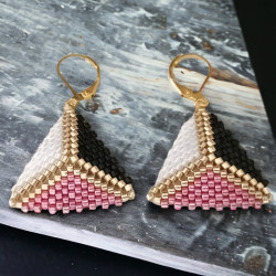 Parure tissée en forme de triangle avec perles Miyuki Delica rose, noir et blanc