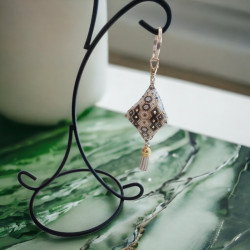 Porte-clé Pods tissé à la main avec perles Miyuki Delica et toupies dorées