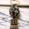 Porte-clé en bois avec perles Miyuki Delica et cristaux.