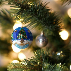 Boule de Noël Bleue et Blanche - Motif Sapin en Perles Miyuki