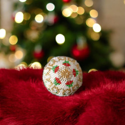 Boule de Noël Artisanale en Perles Miyuki Delica - Éclat Festif Blanc, Or, Rouge et Vert