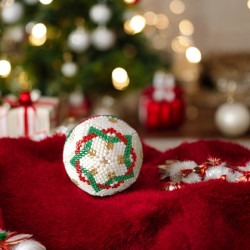 Boule de Noël en Perles Miyuki Delica - Motif Guirlande et Étoile - 4 cm de Diamètre | Décoration Festive