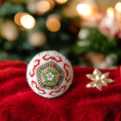 Boule de Noël en Perles Miyuki Delica - Motif Sapin et Festif - 4 cm de Diamètre | Décoration Festive