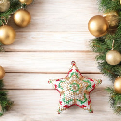Étoile en 3D Verte, Rouge et Blanche en Perles Miyuki Delica - Décoration de Noël Artisanal