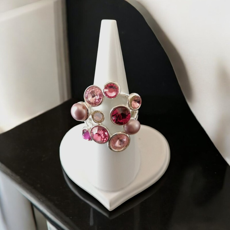 Bague réglable en Rhodium Argenté avec Strass Roses – Élégance et Polyvalence